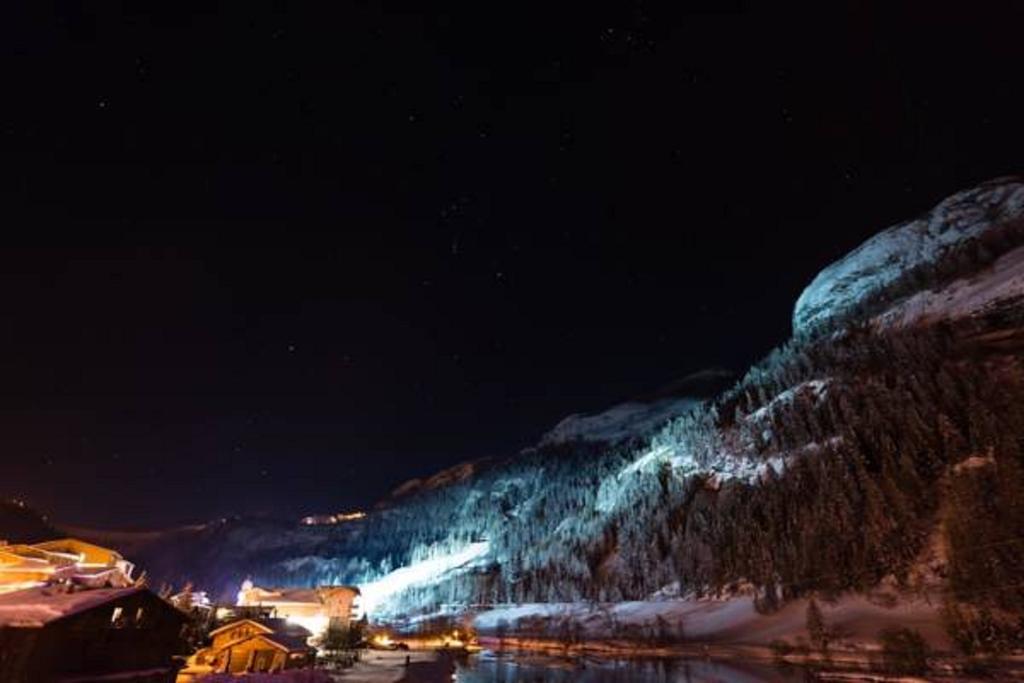 Chalet Chardons Hostel Tignes Exterior photo